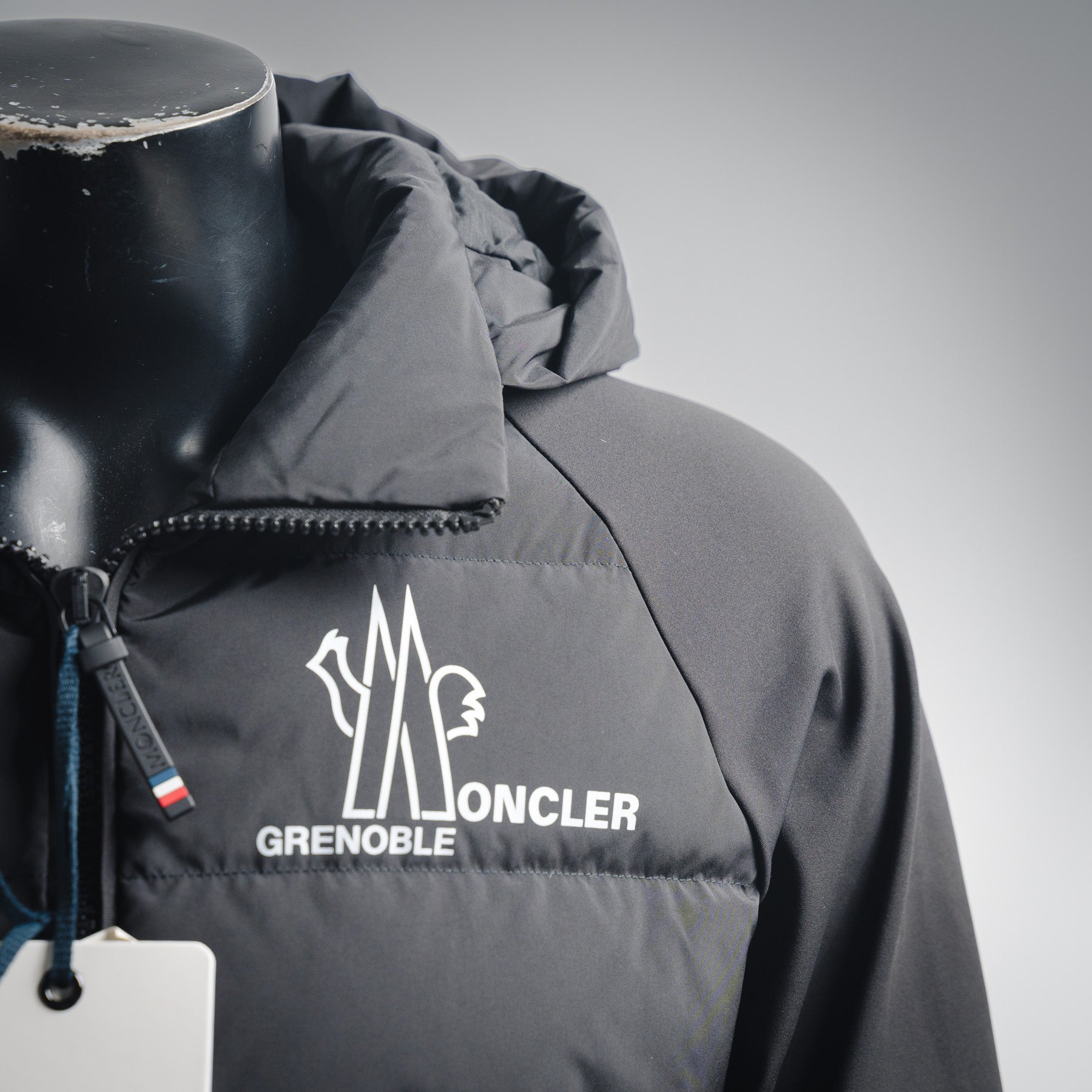 Mon 25fw down jacket