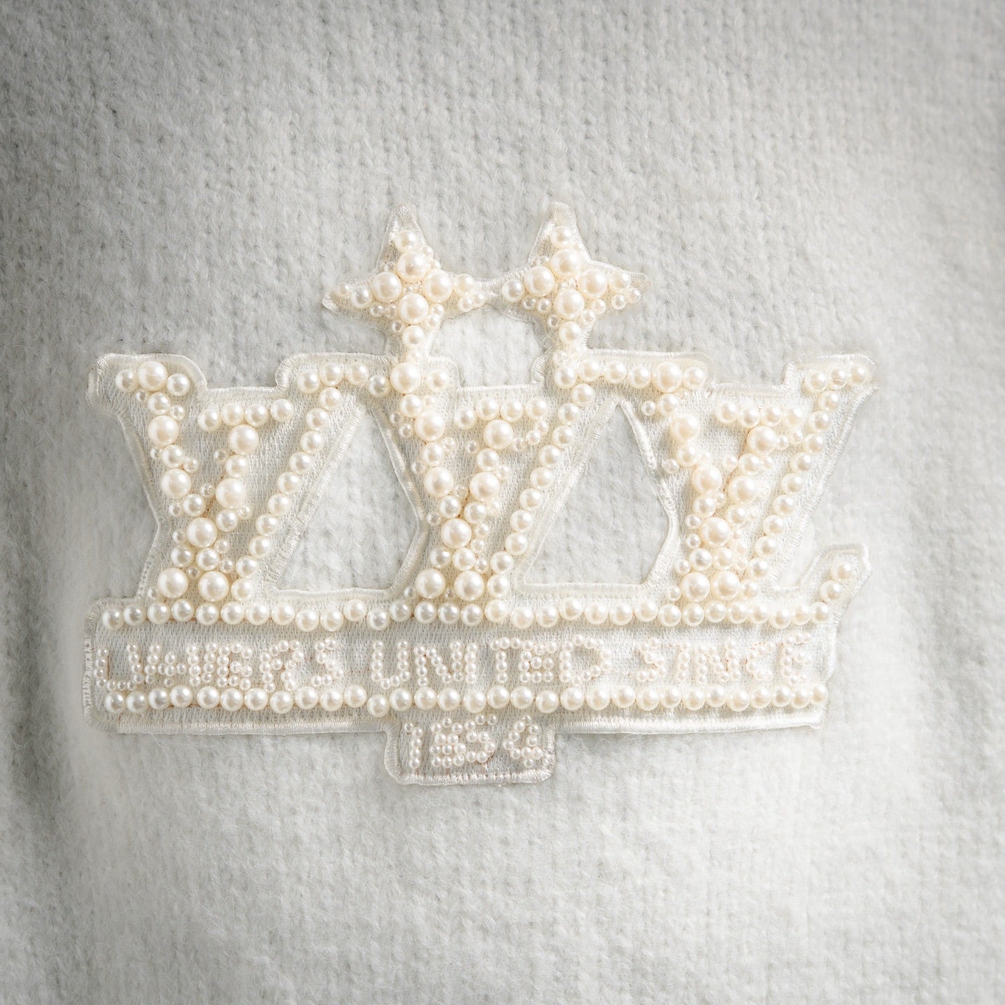 Louis 25fw embroidered sweated