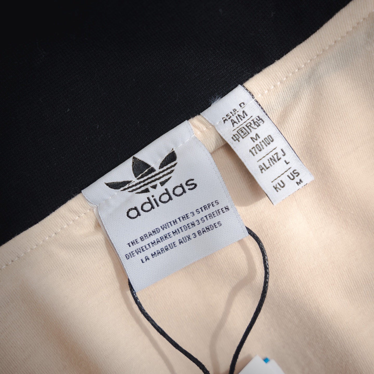 Adi 25fw leisure jacket