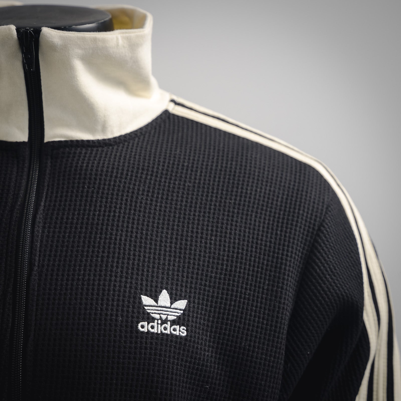 Adi 25fw leisure jacket