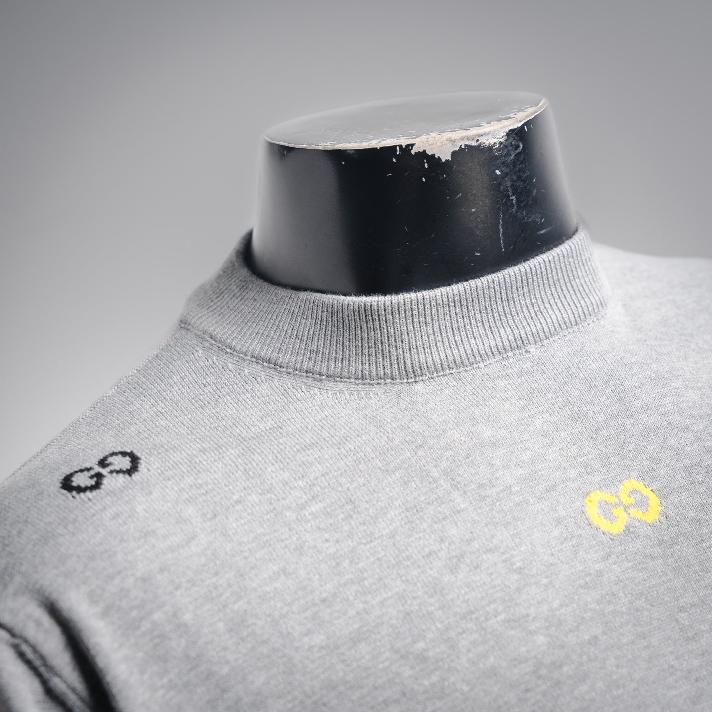 Guc 25fw embroidered sweater