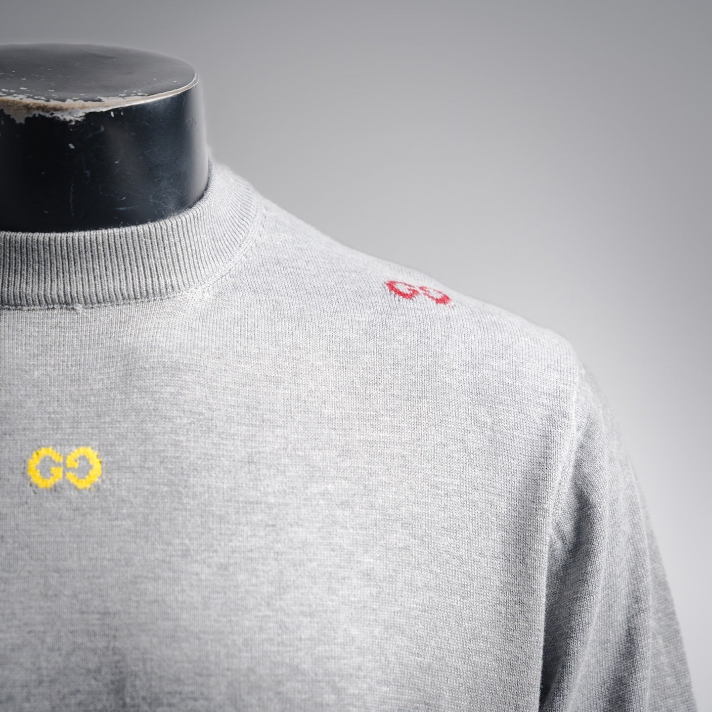 Guc 25fw embroidered sweater