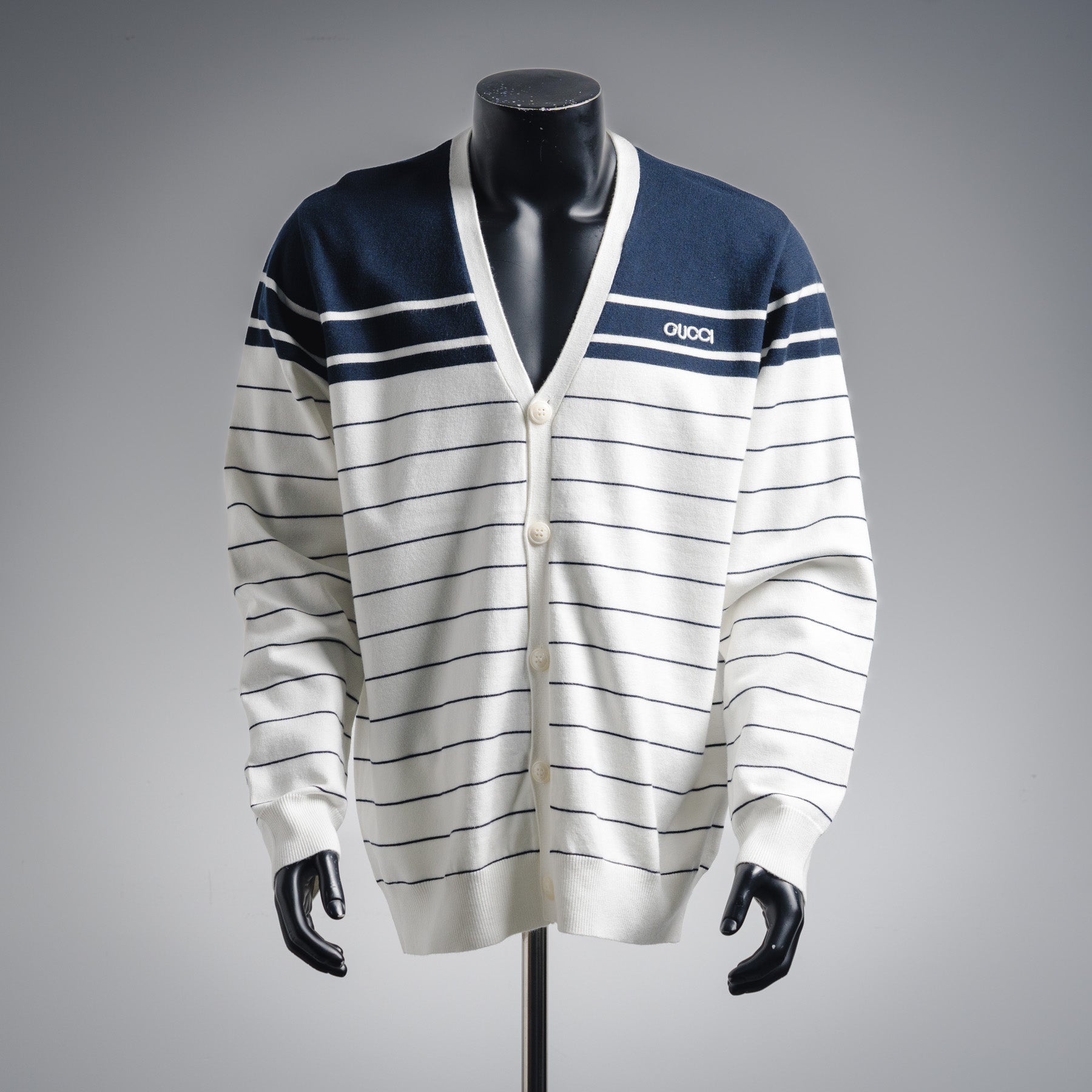 Guc 25fw embroidered sweater