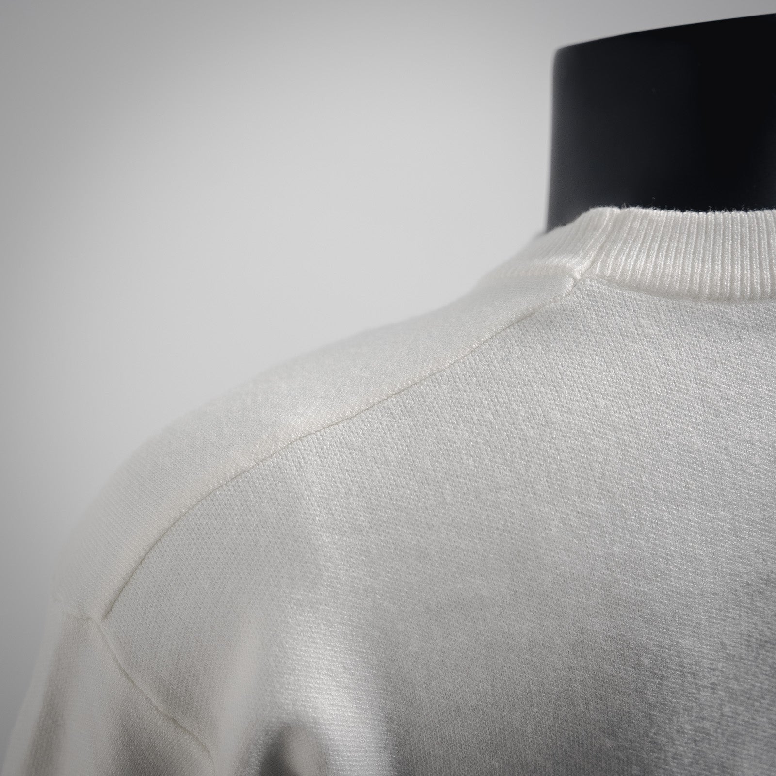 Loe 25fw embroidered sweater