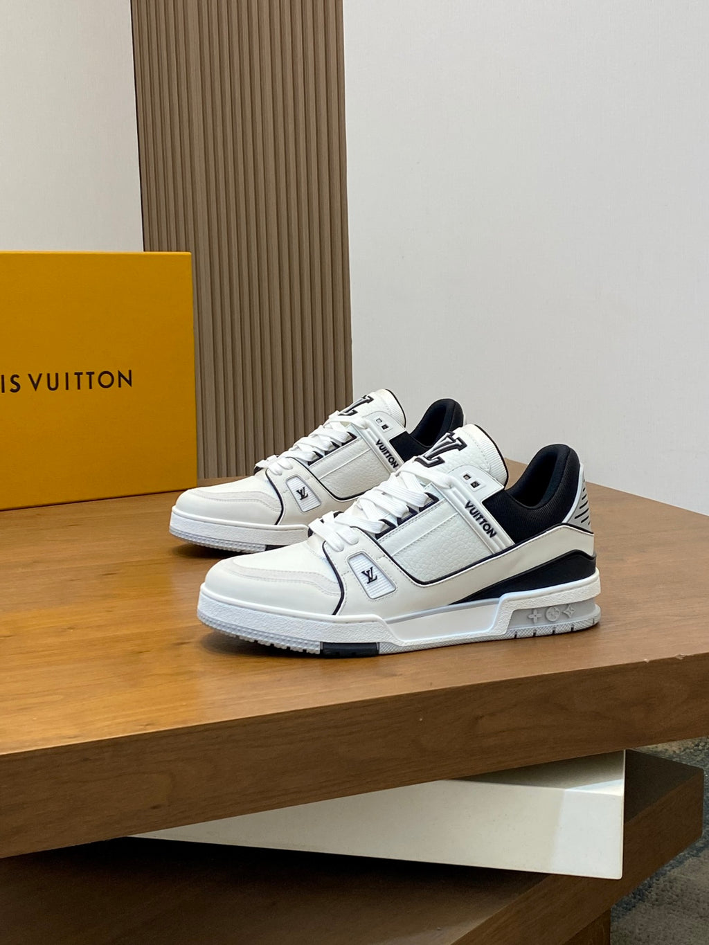 Louis 25fw sneaker shoe