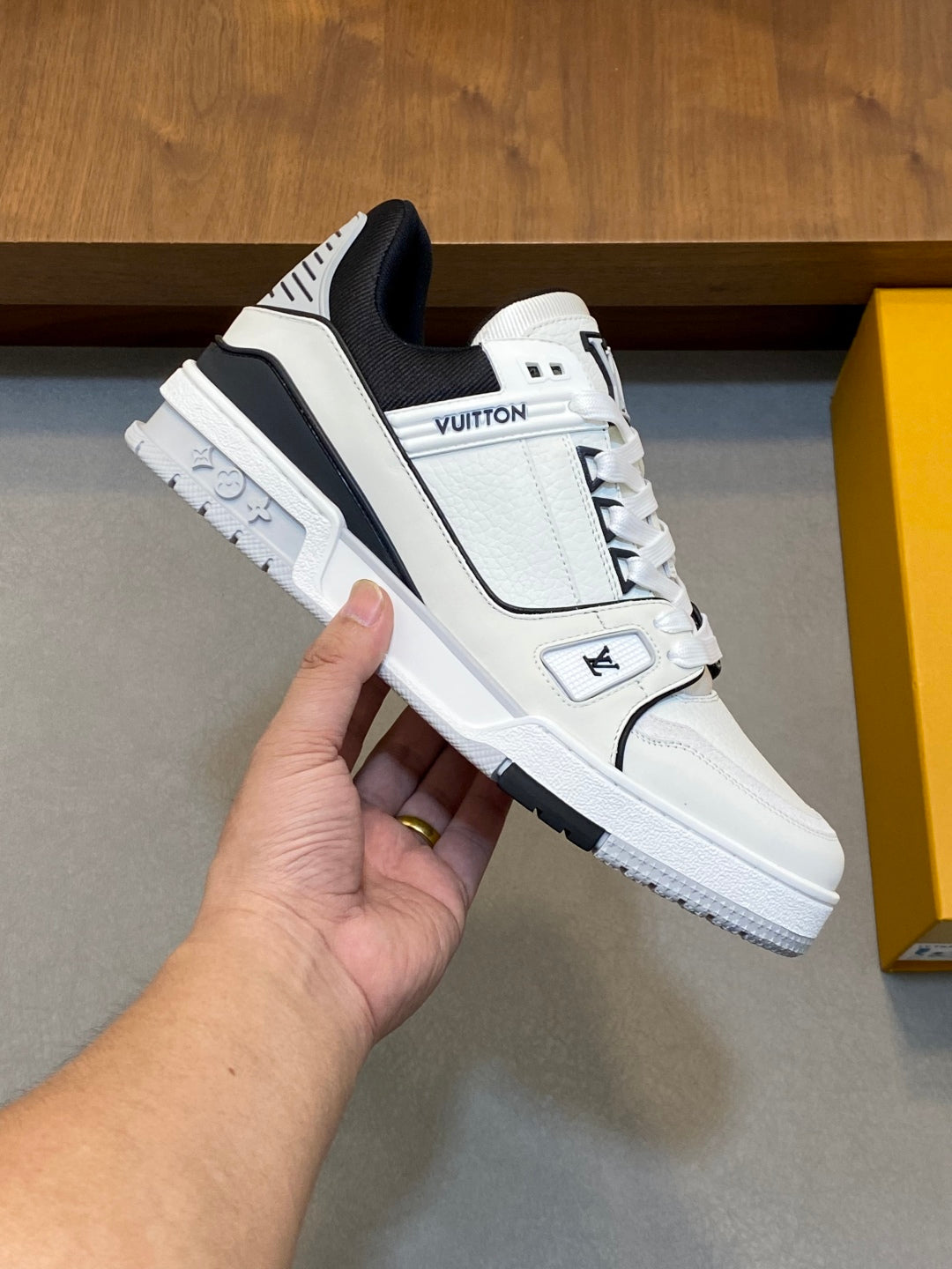 Louis 25fw sneaker shoe