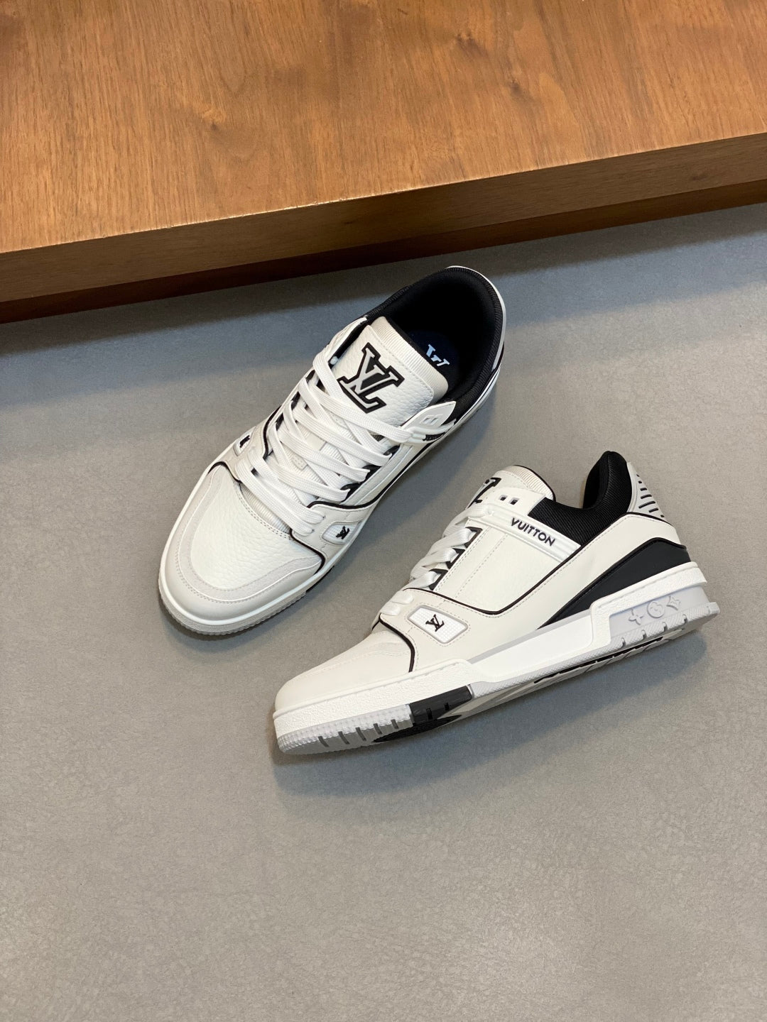 Louis 25fw sneaker shoe