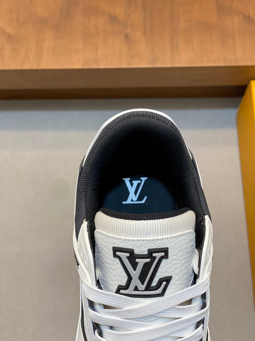 Louis 25fw sneaker shoe