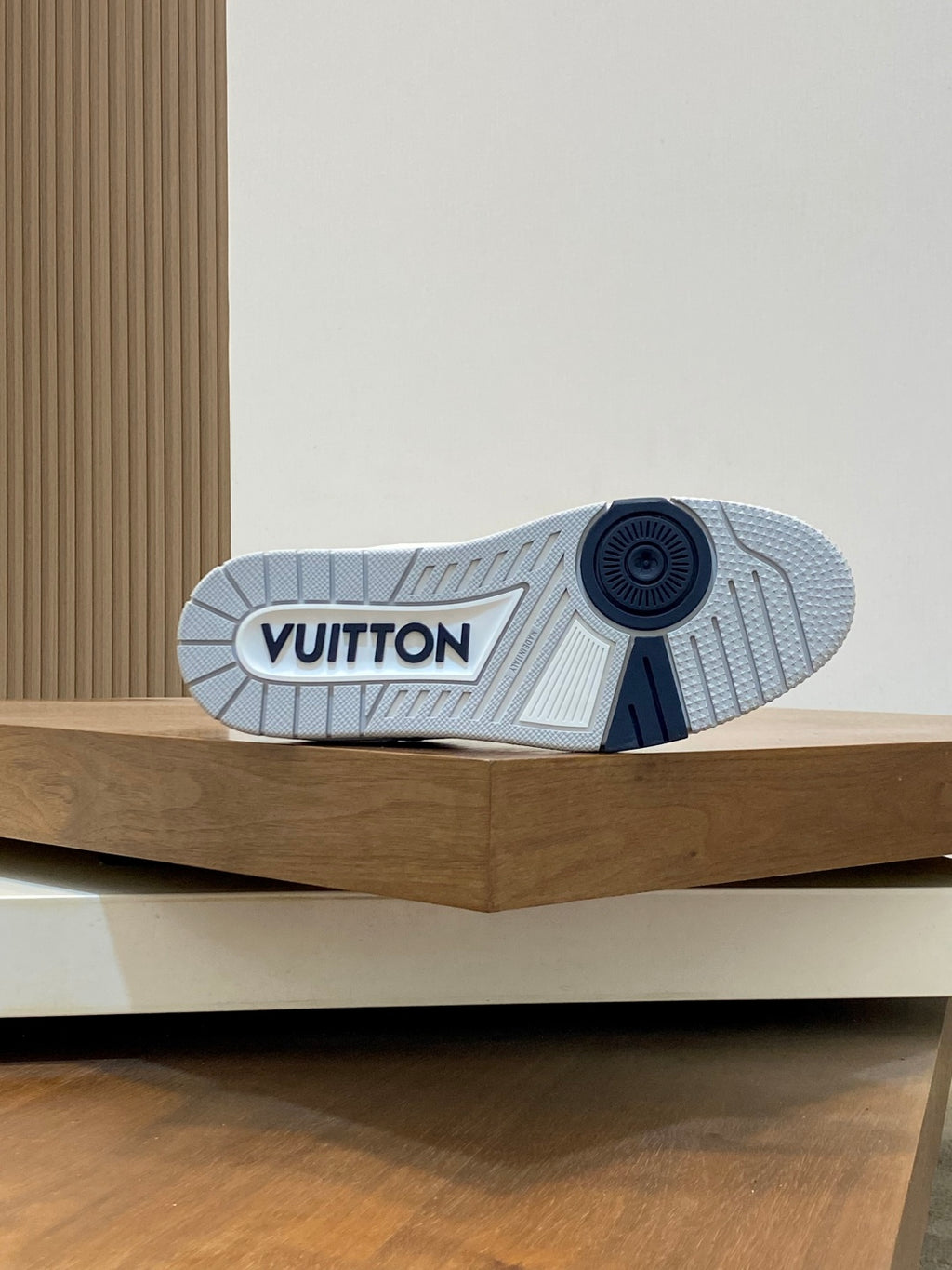 Louis 25fw sneaker shoe