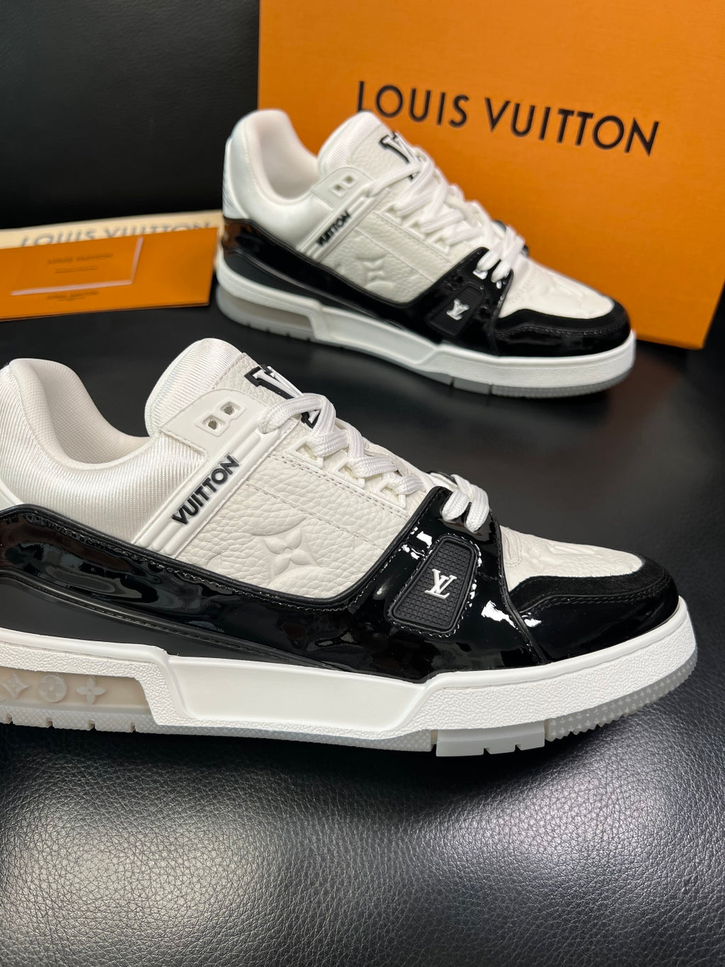 Louis 25fw all-match sneakers