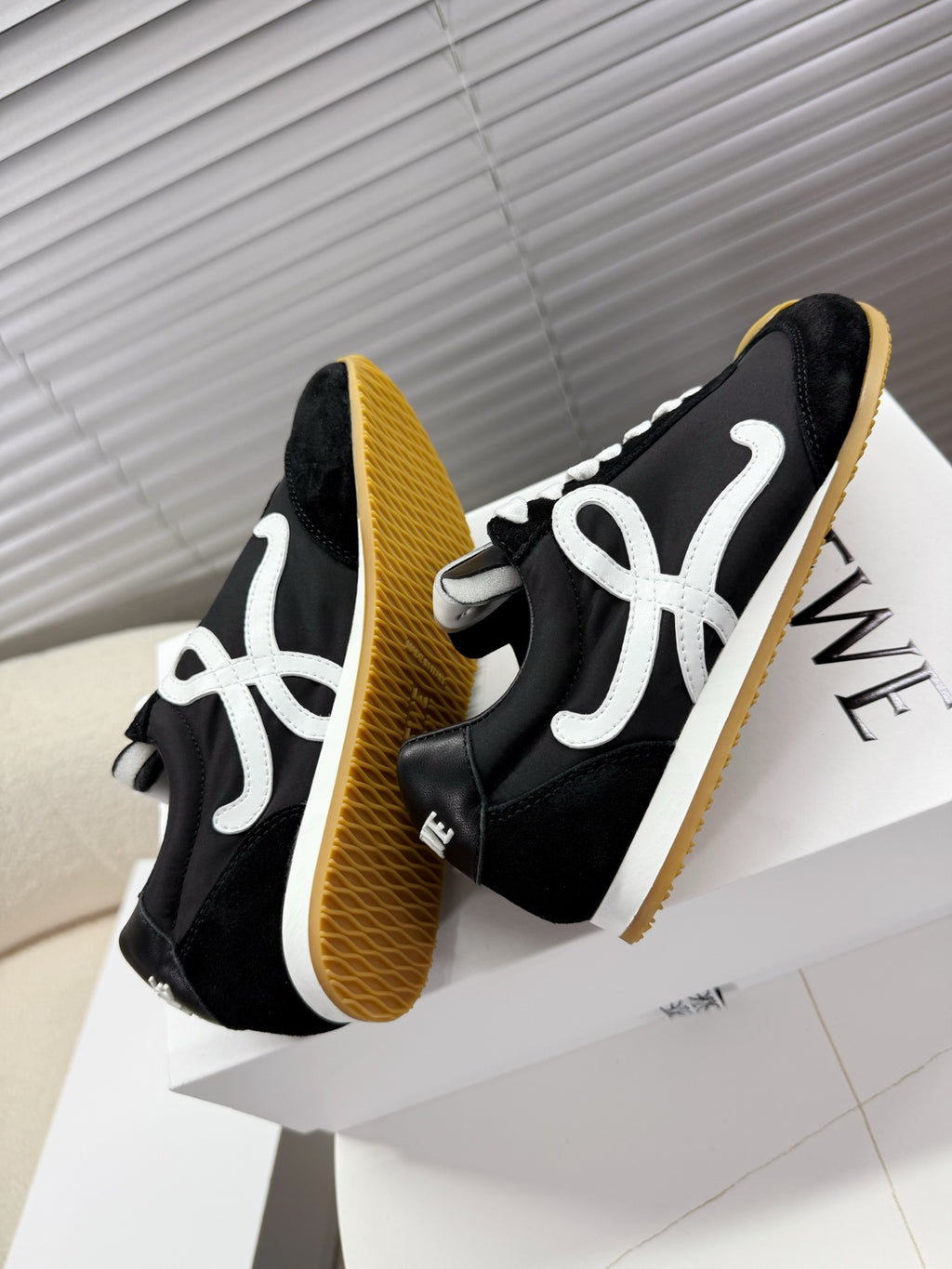 Loe 25fw all-match shoe