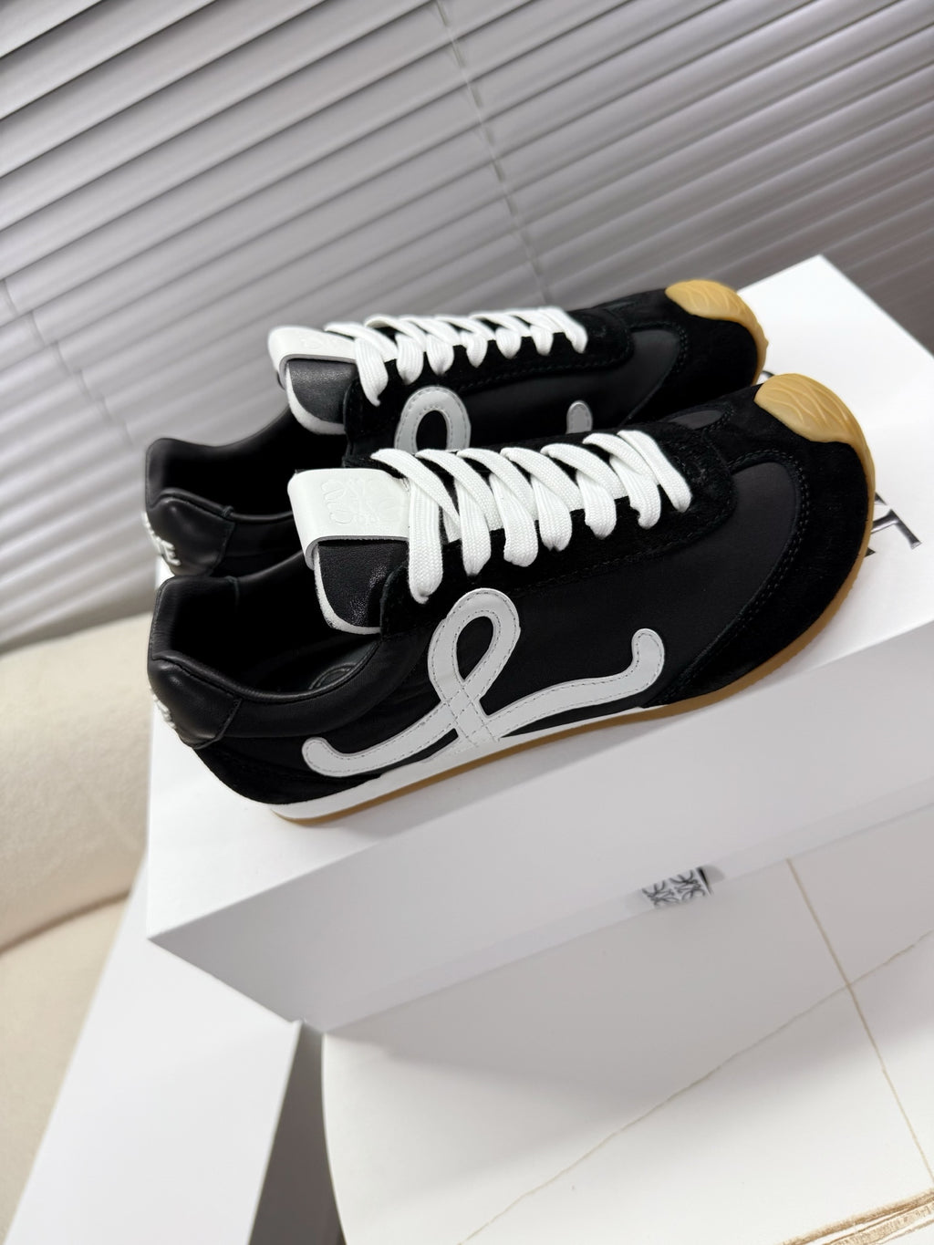 Loe 25fw all-match shoe