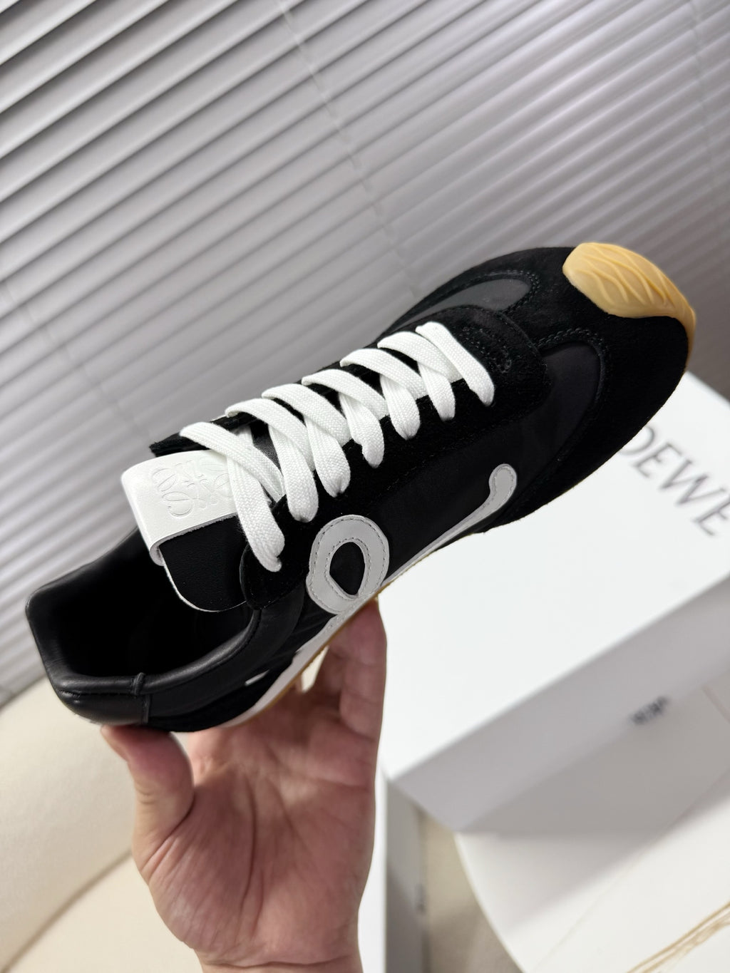 Loe 25fw all-match shoe