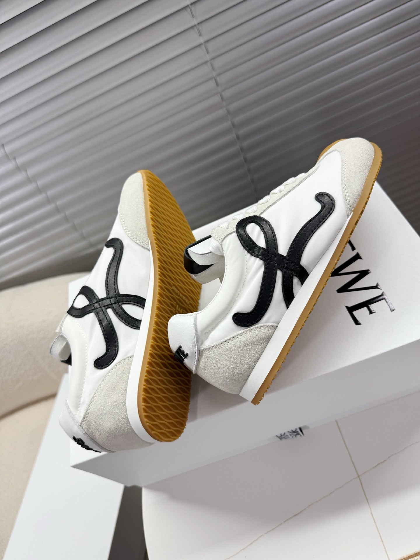 Loe 25fw all-match shoe