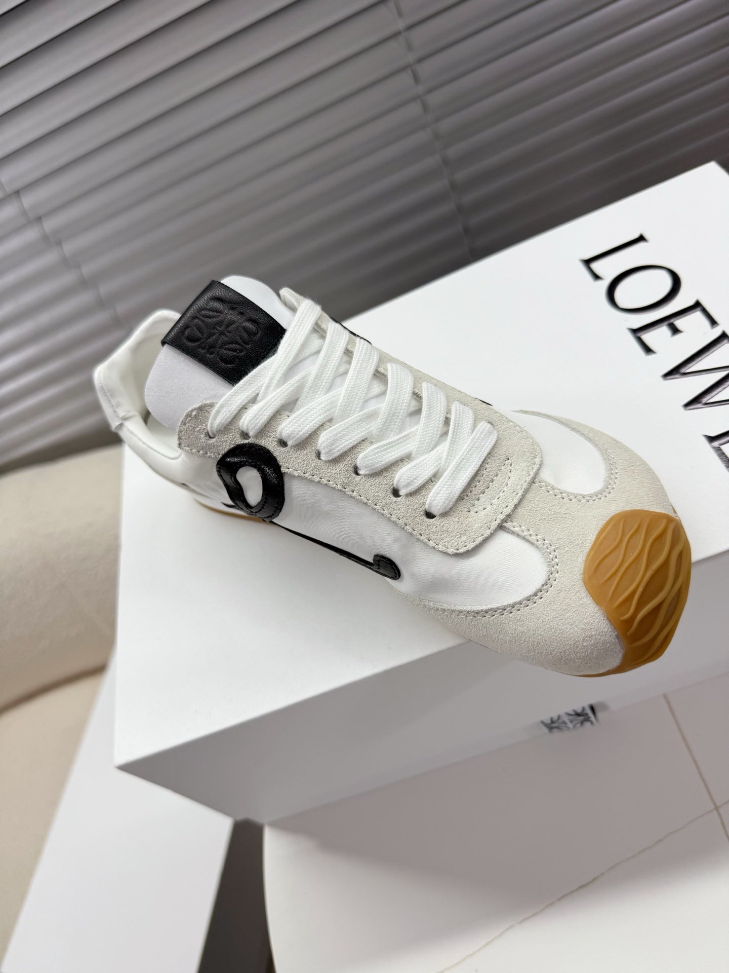 Loe 25fw all-match shoe