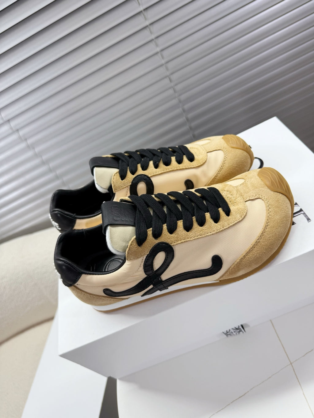 Loe 25fw all-match shoe