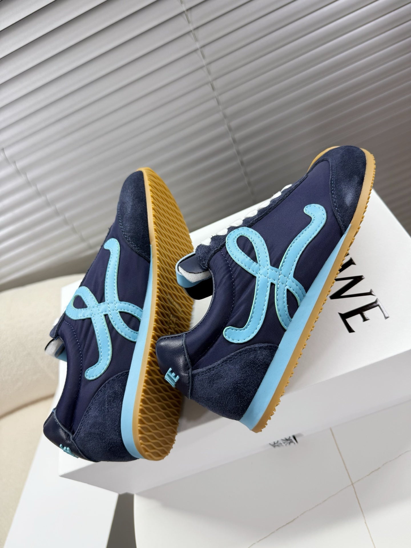 Loe 25fw all-match shoe