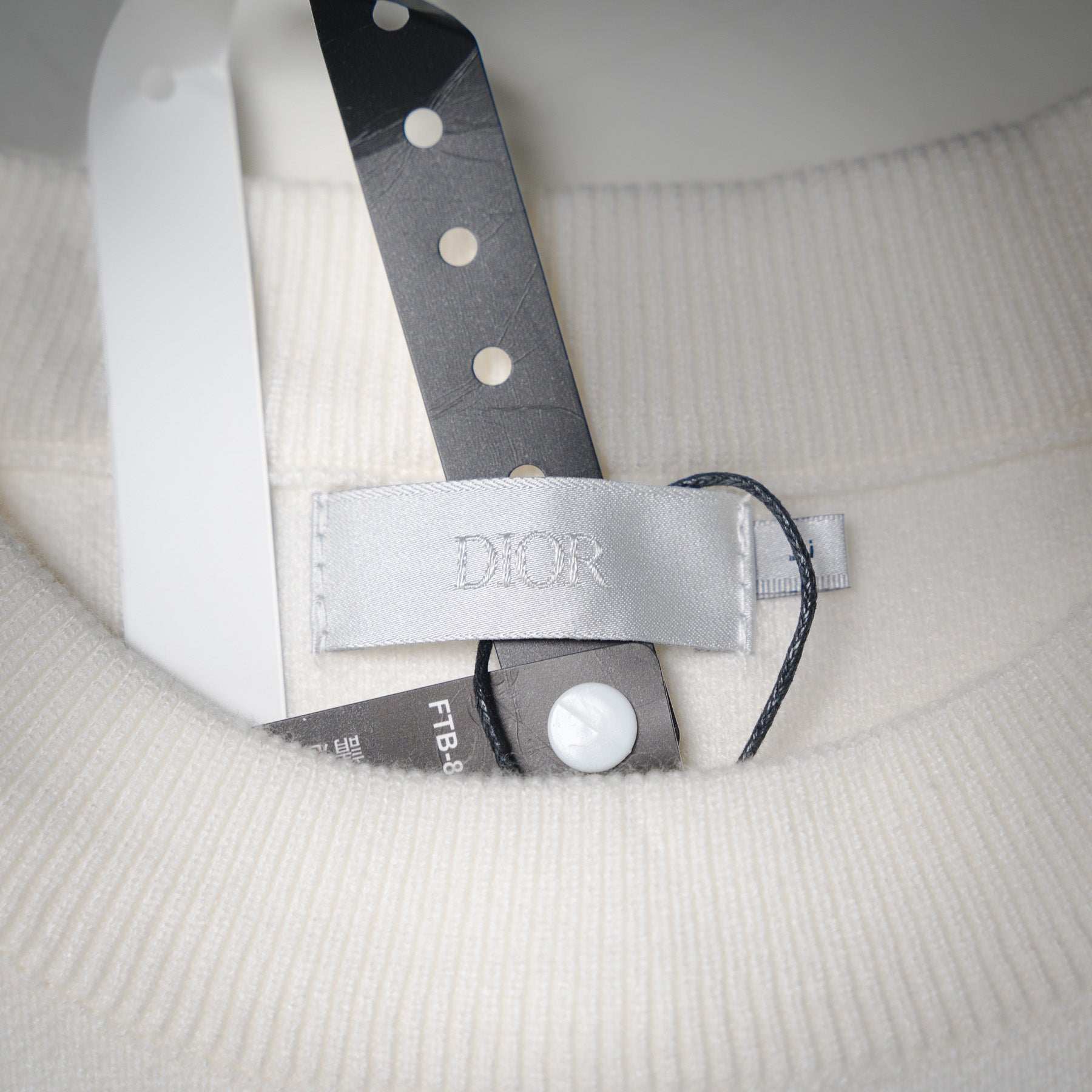 CD 25fw embroidered sweater