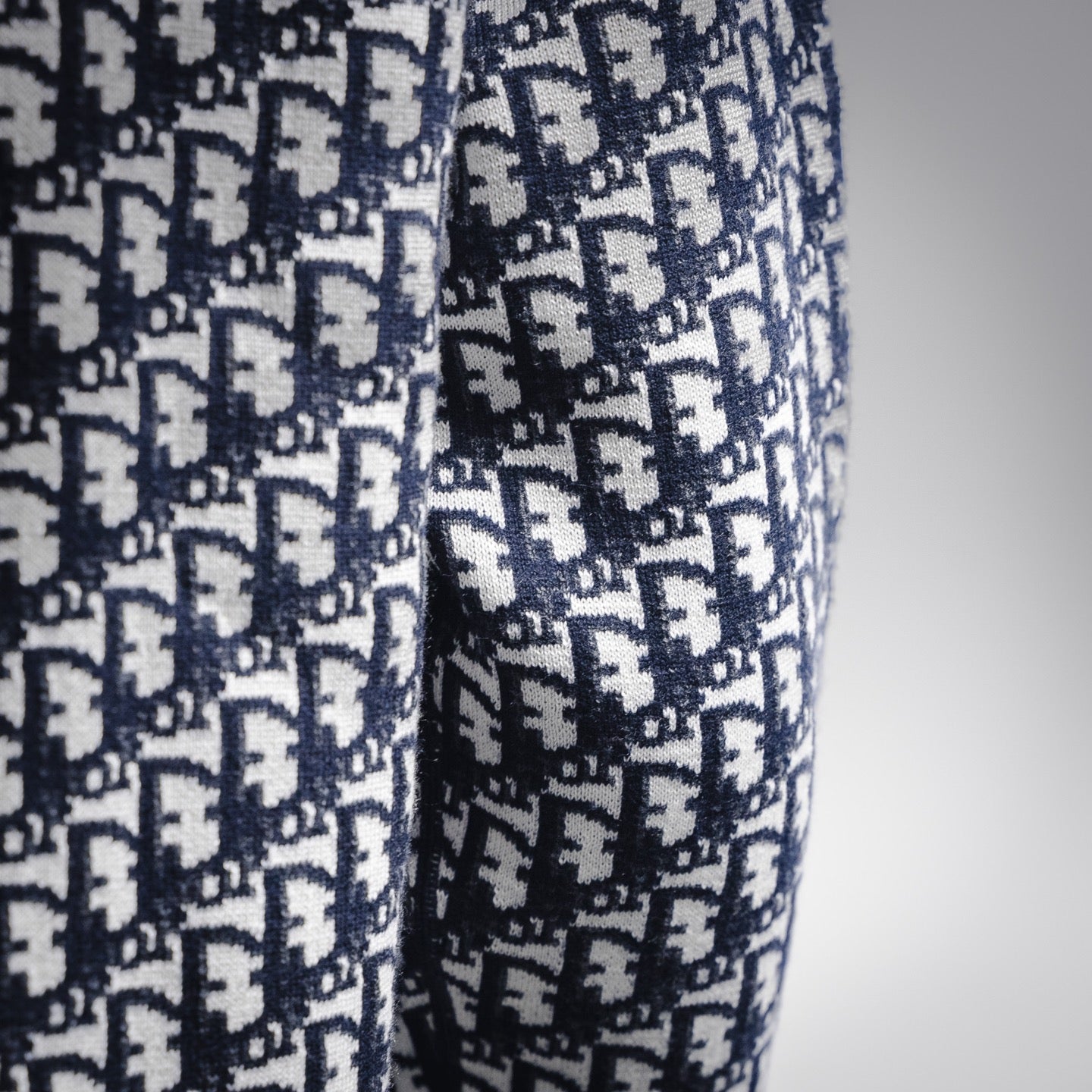 CD 25fw reversible sweater