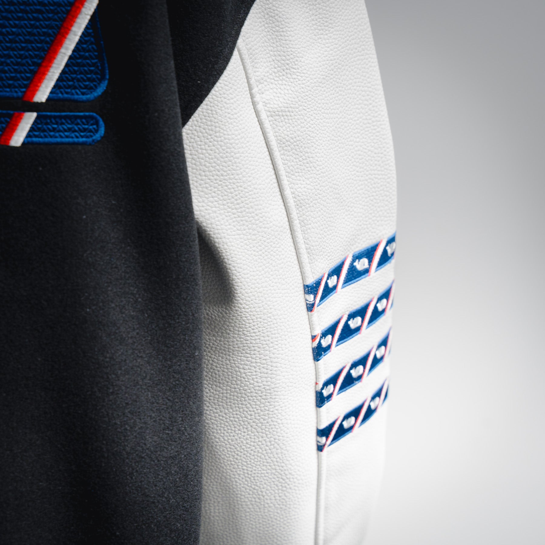 Thom 25fw embroidered jacket