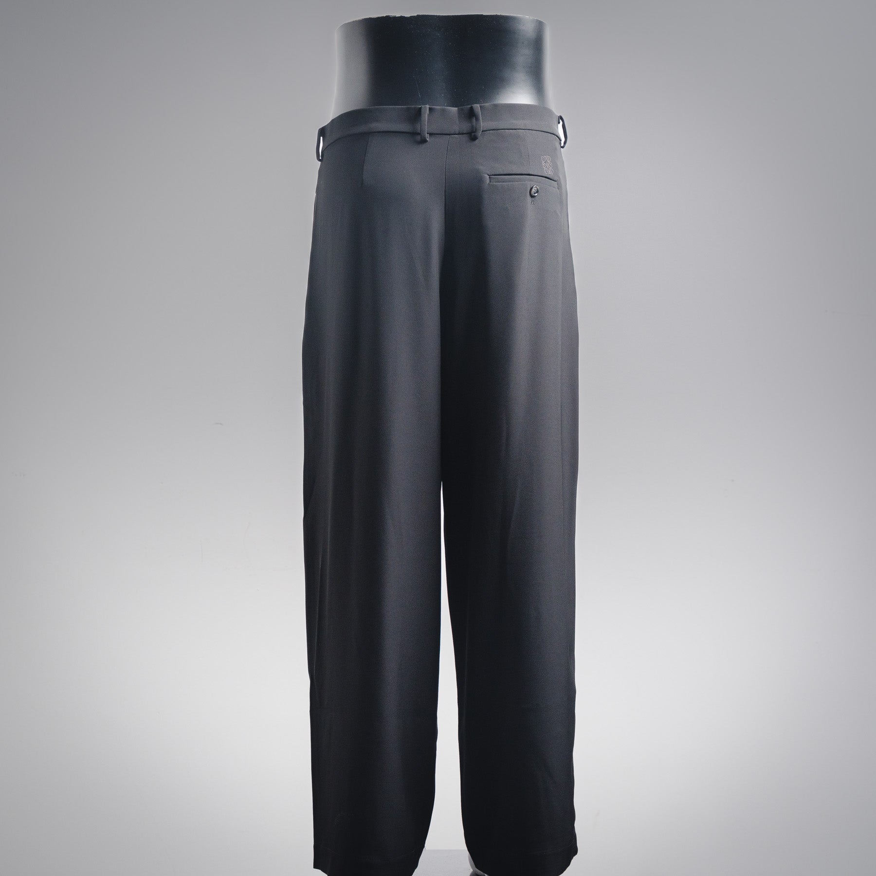 Loe 25fw all-match pants