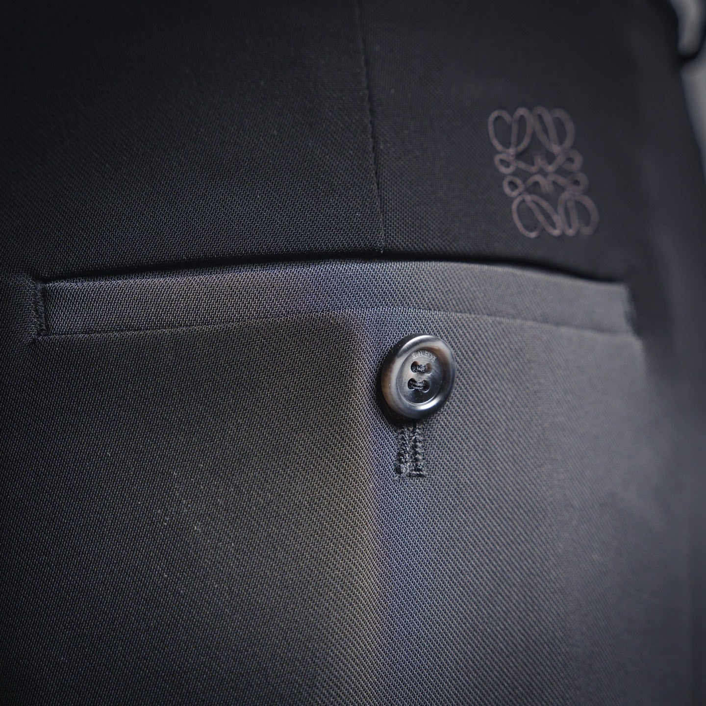 Loe 25fw all-match pants