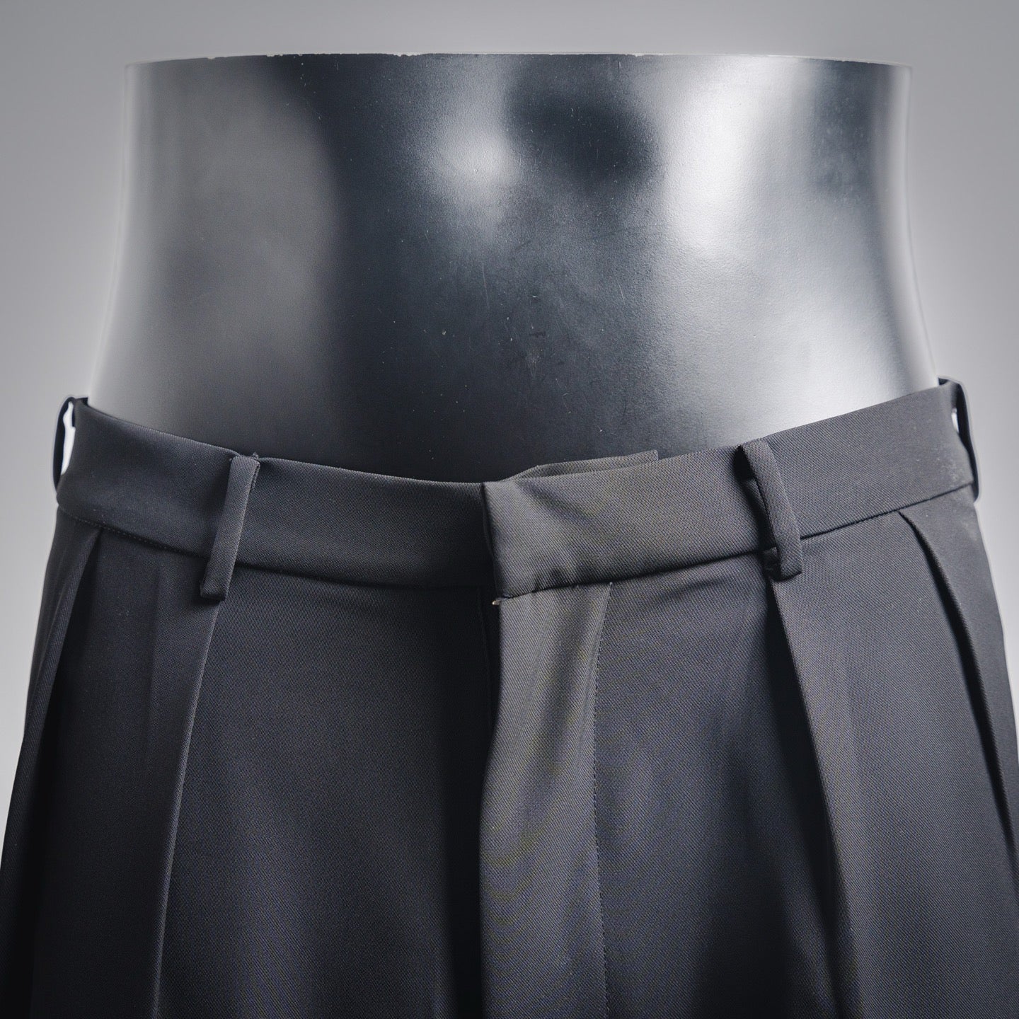 Loe 25fw all-match pants