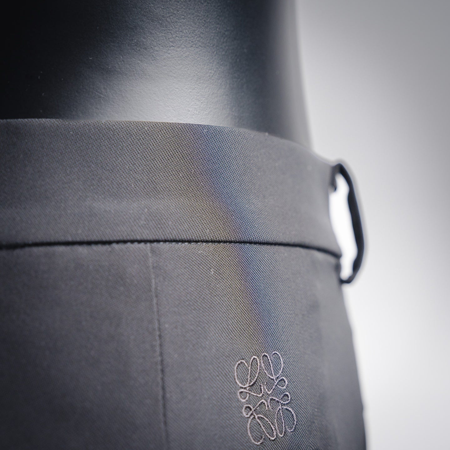 Loe 25fw all-match pants