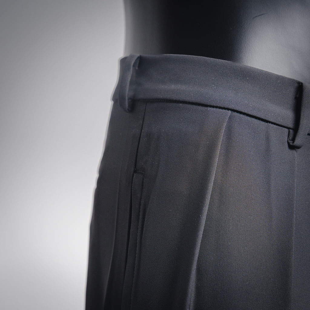 Loe 25fw all-match pants