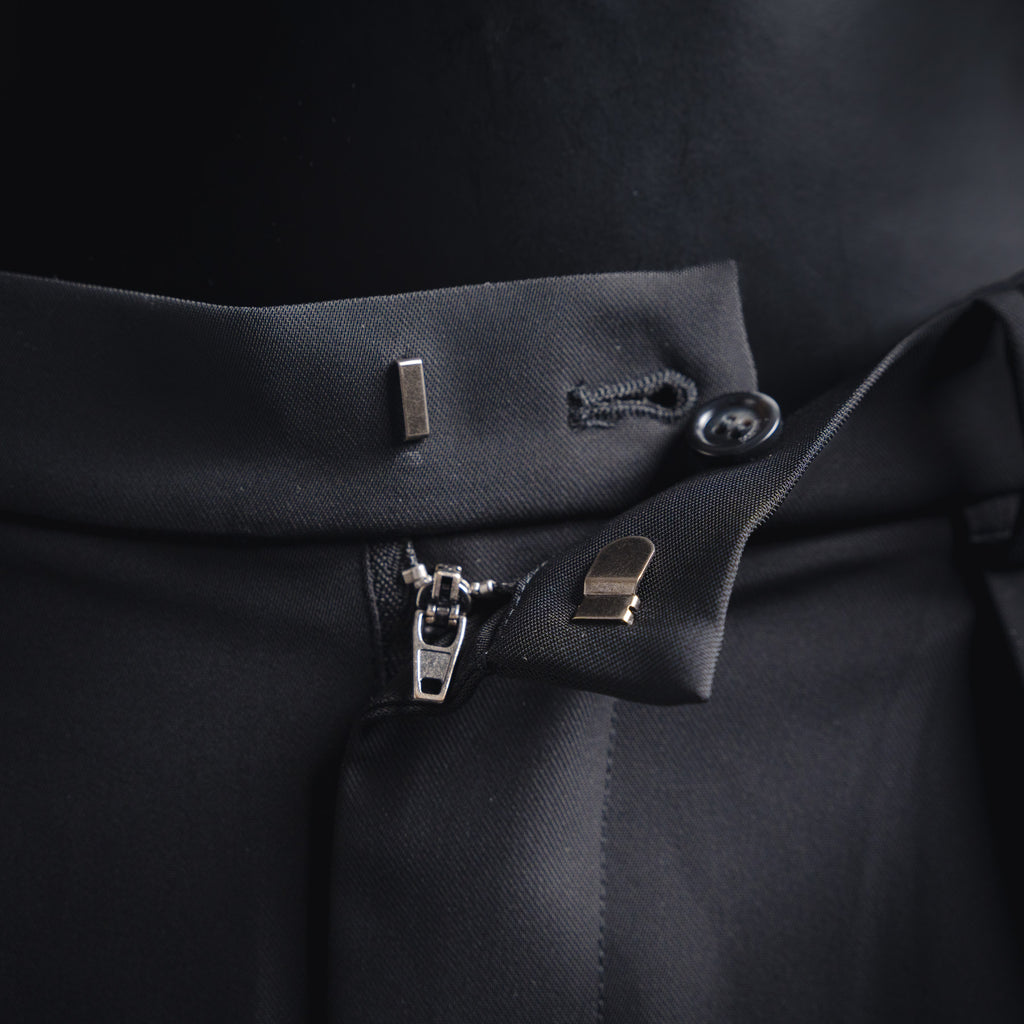 Loe 25fw all-match pants