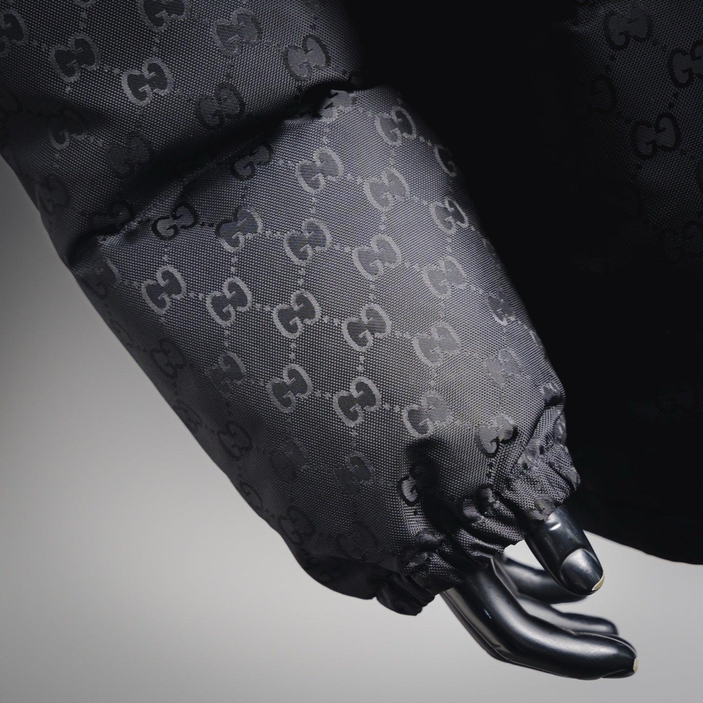 Guc 25fw down jacket