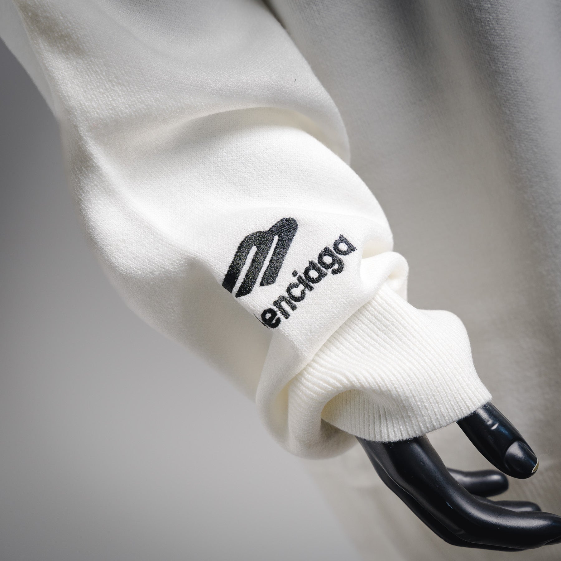 Balen 25fw embroidered sweater