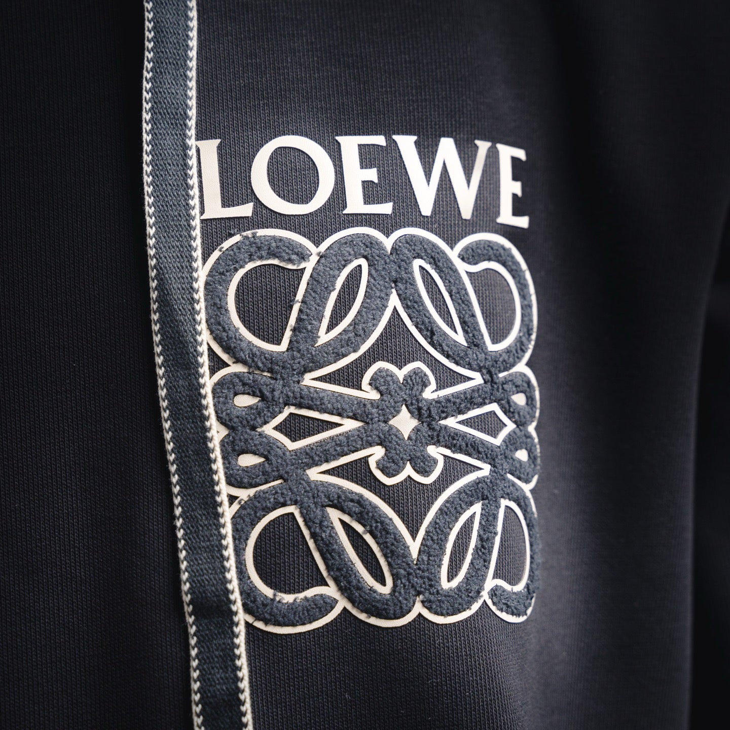 Loe 25fw embroidered hoodie