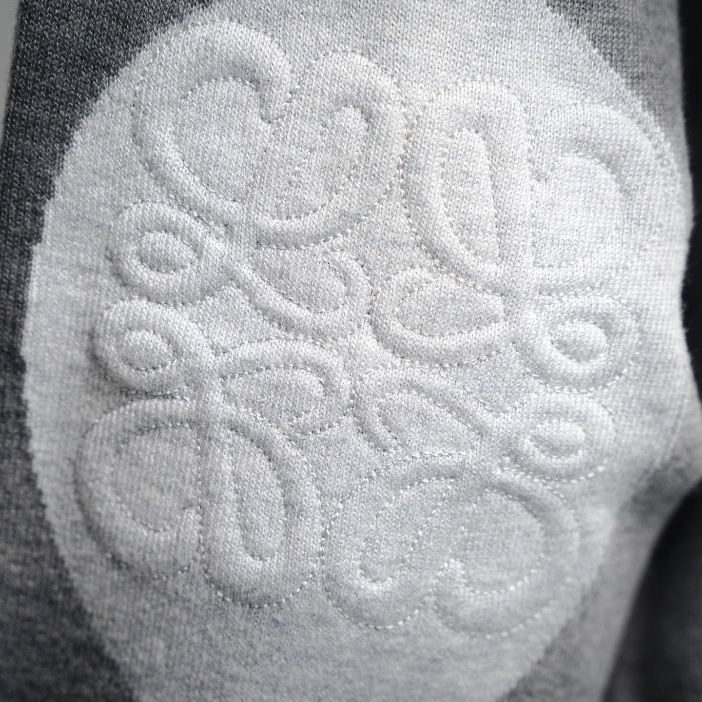 Loe 25fw embroidered sweater