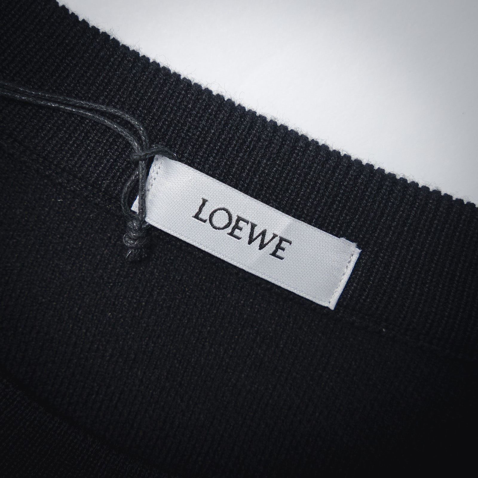 Loe 25fw knitted sweater