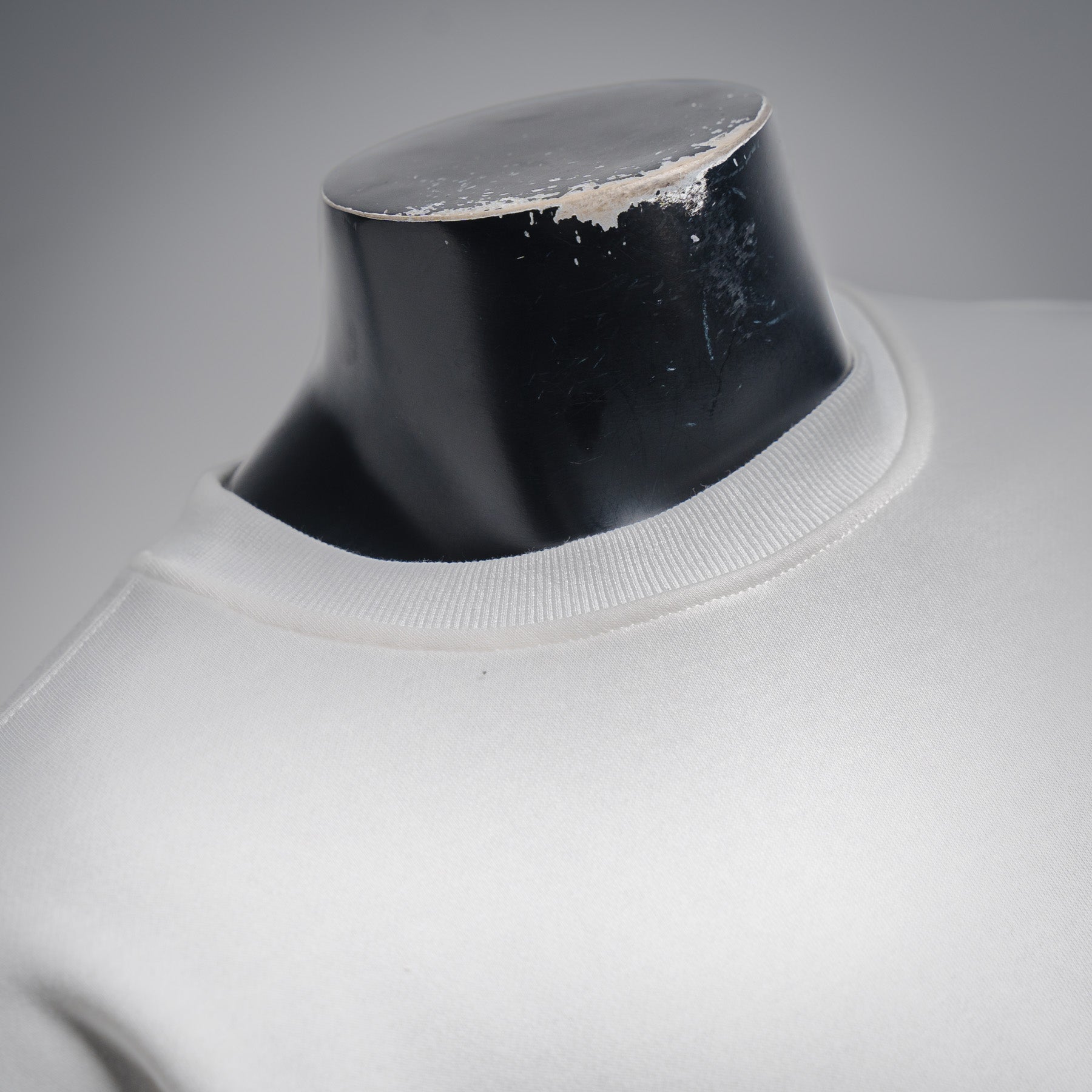 Loe 25fw embroidered sweatshirt