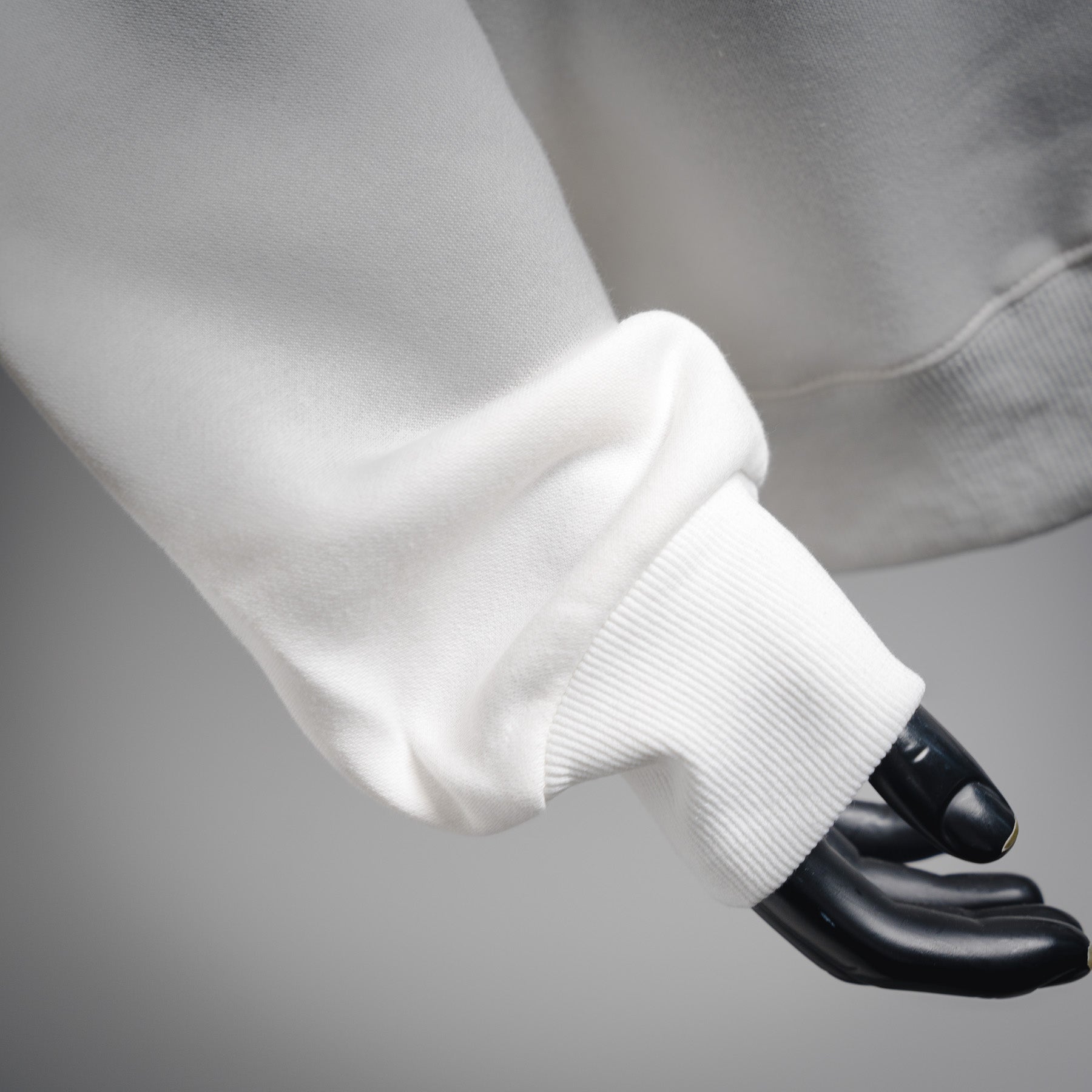 Loe 25fw embroidered sweatshirt