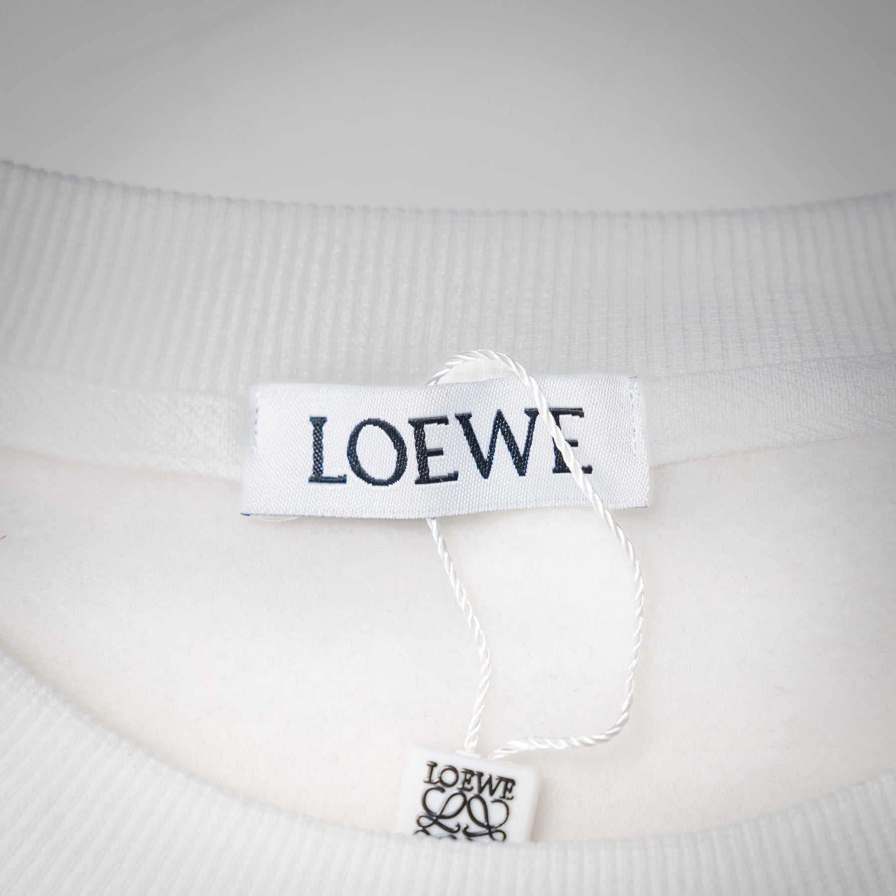 Loe 25fw embroidered sweatshirt