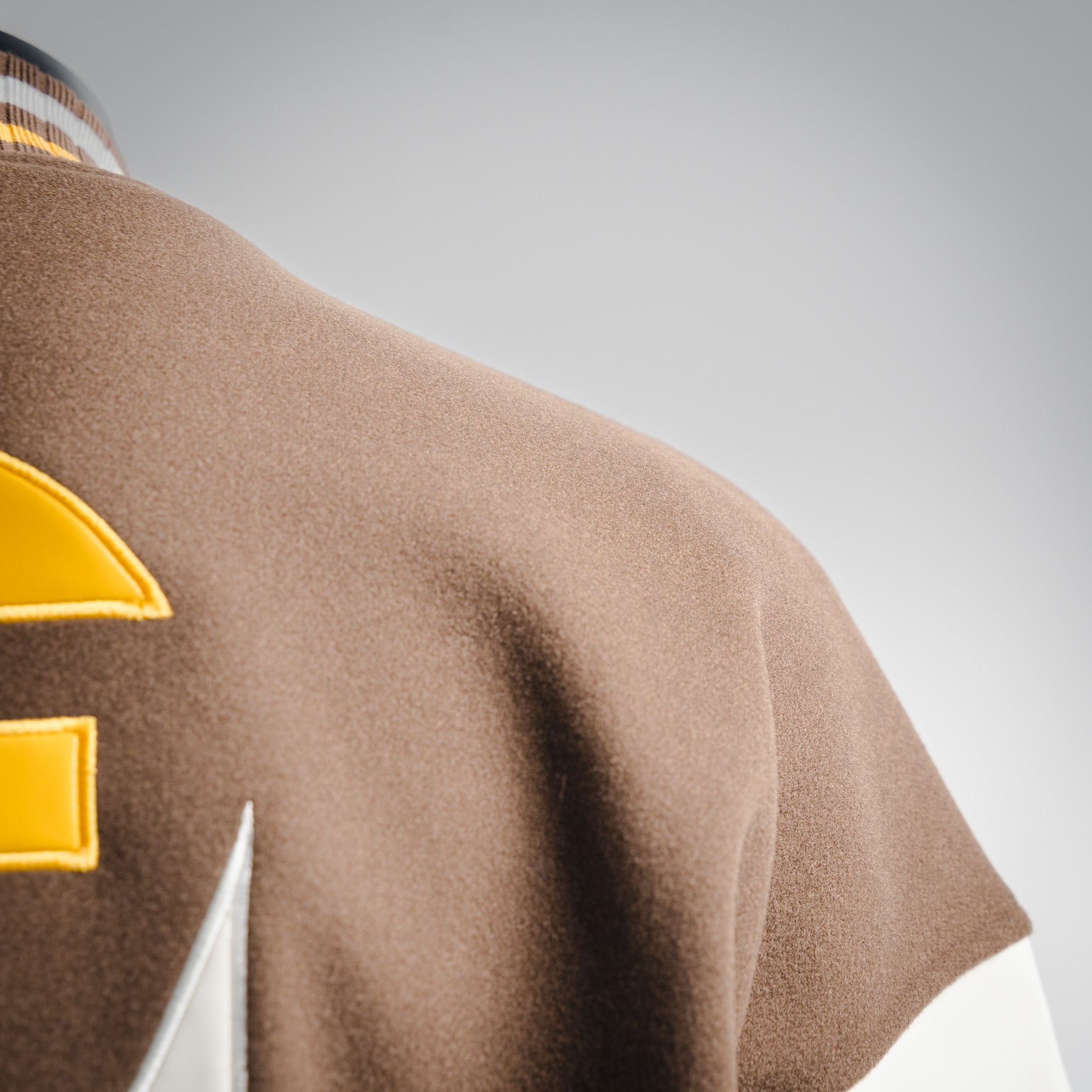 Fend 25fw embroidered jacket