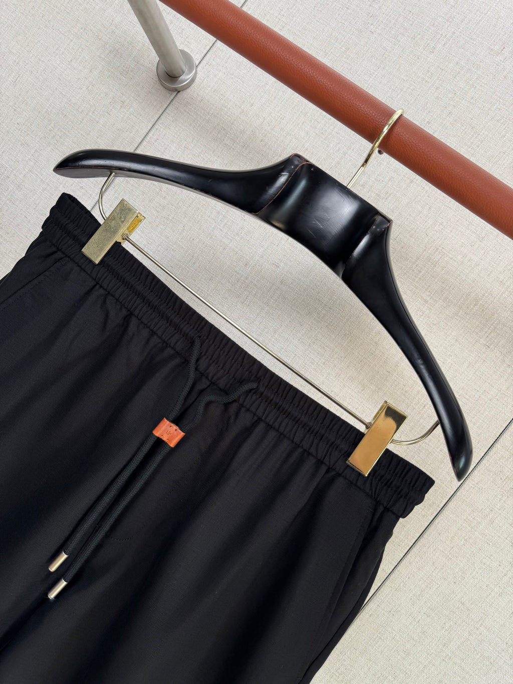 Loro 25fw embroidered short