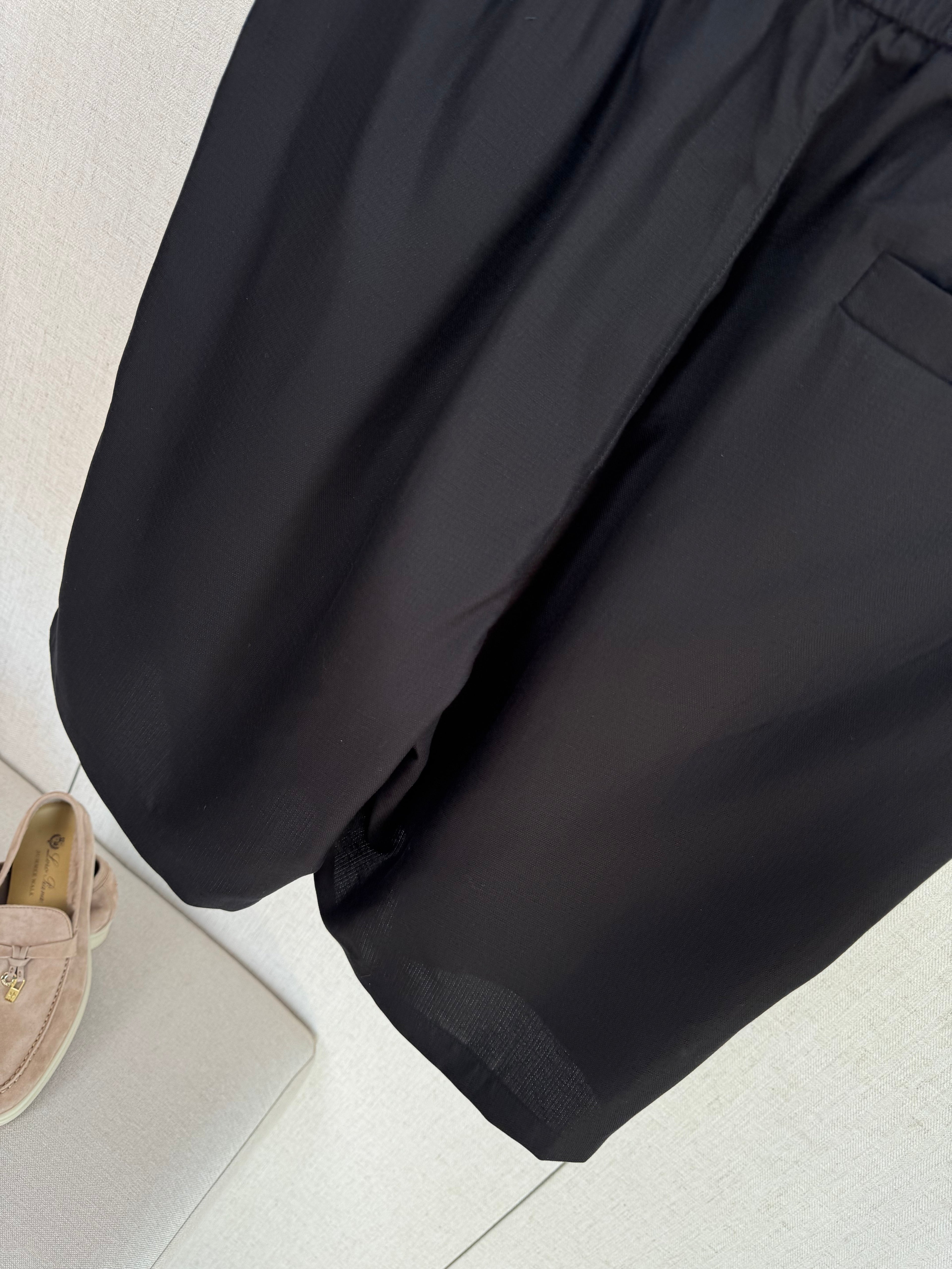 Loro 25fw embroidered short