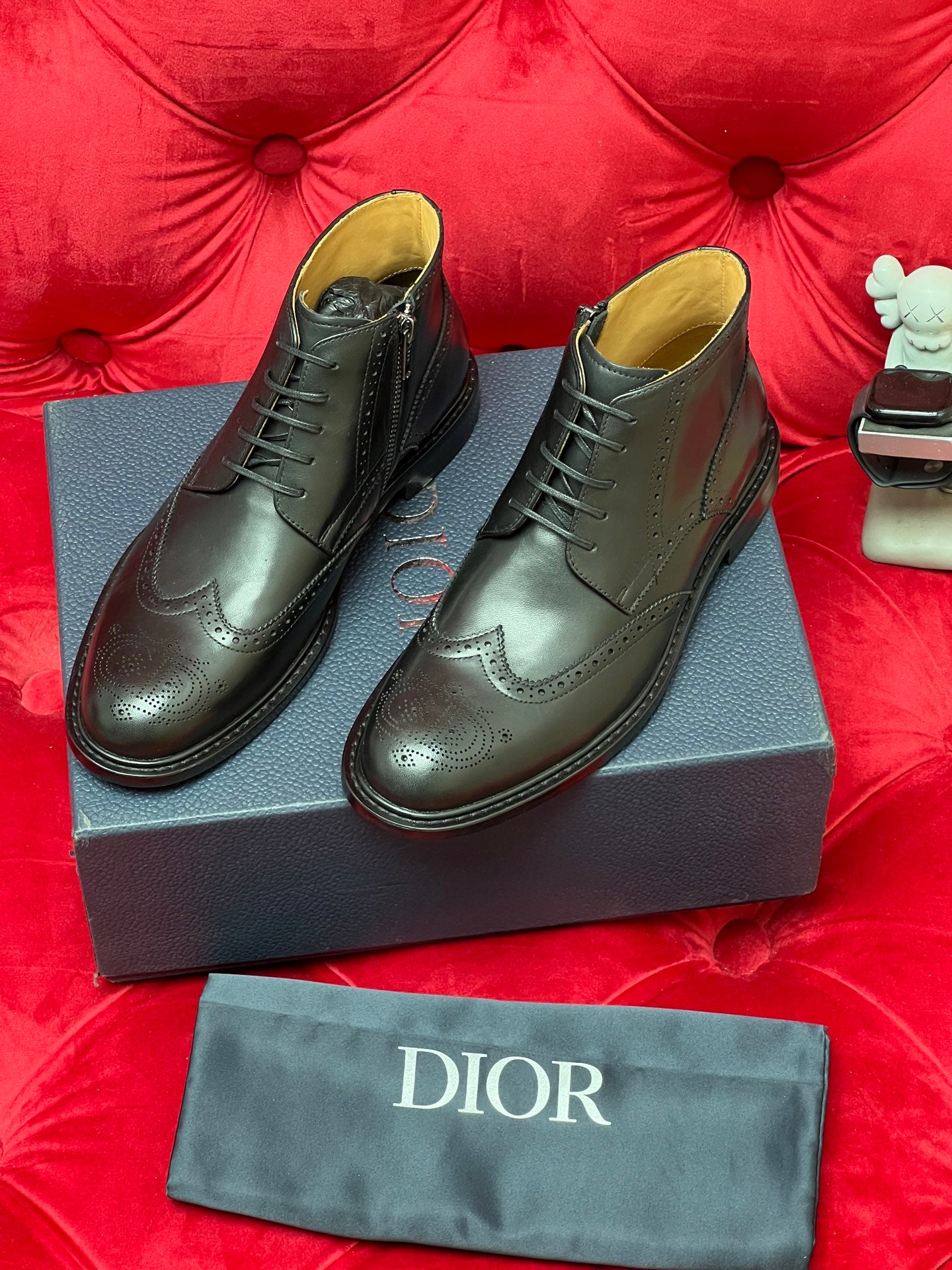 CD leather shoes