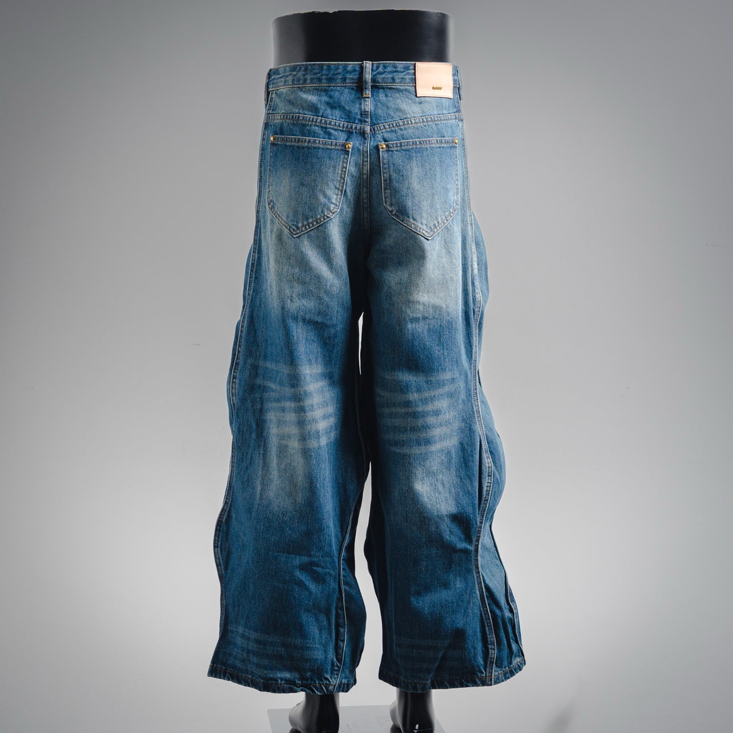 Louis 25fw washed jeans