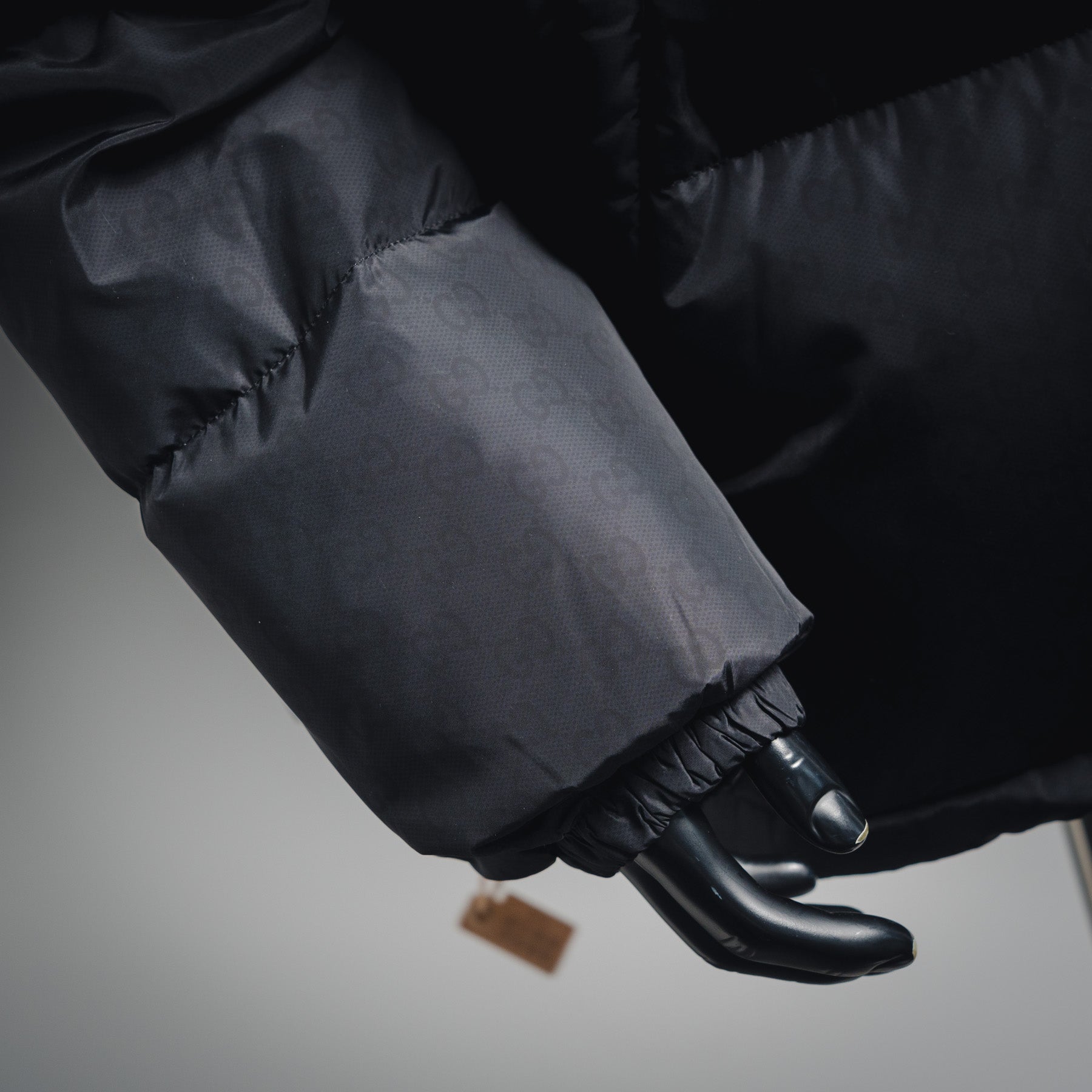 Guc 25fw down jacket