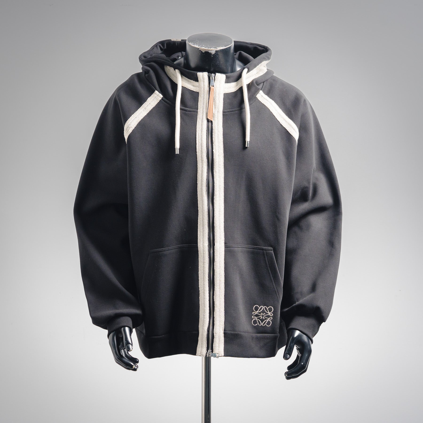 Loe 25fw embroidered jacket