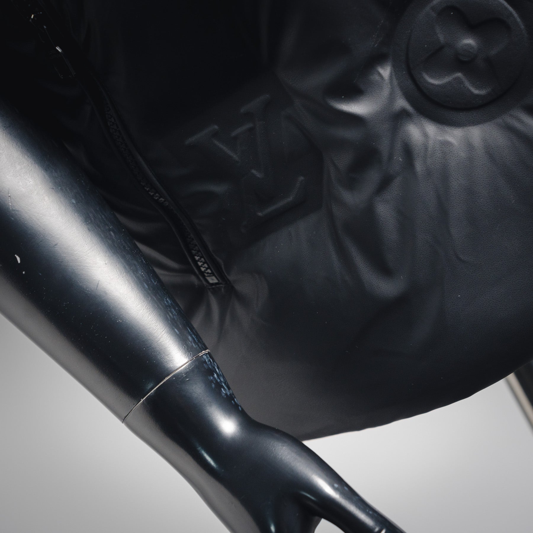 Louis 25fw down vest