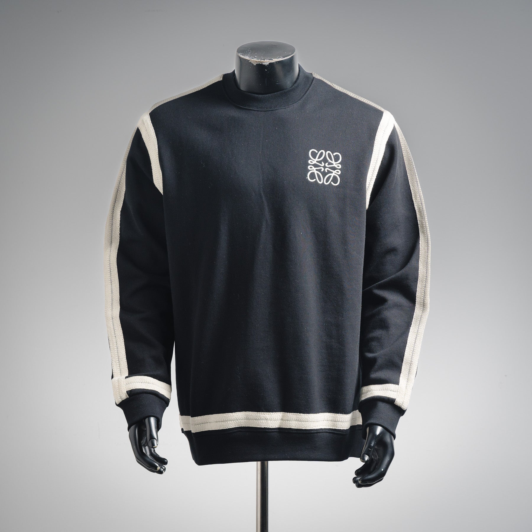 Loe 25fw embroidered sweatshirt