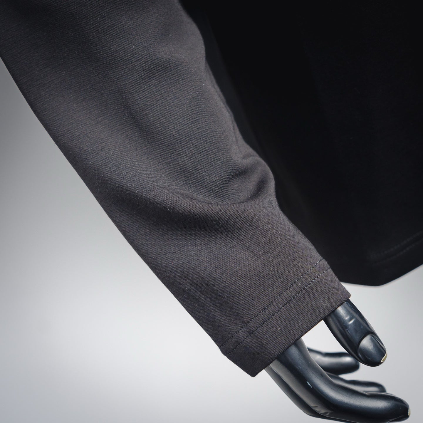 Mon 25fw embroidered sweatshirt