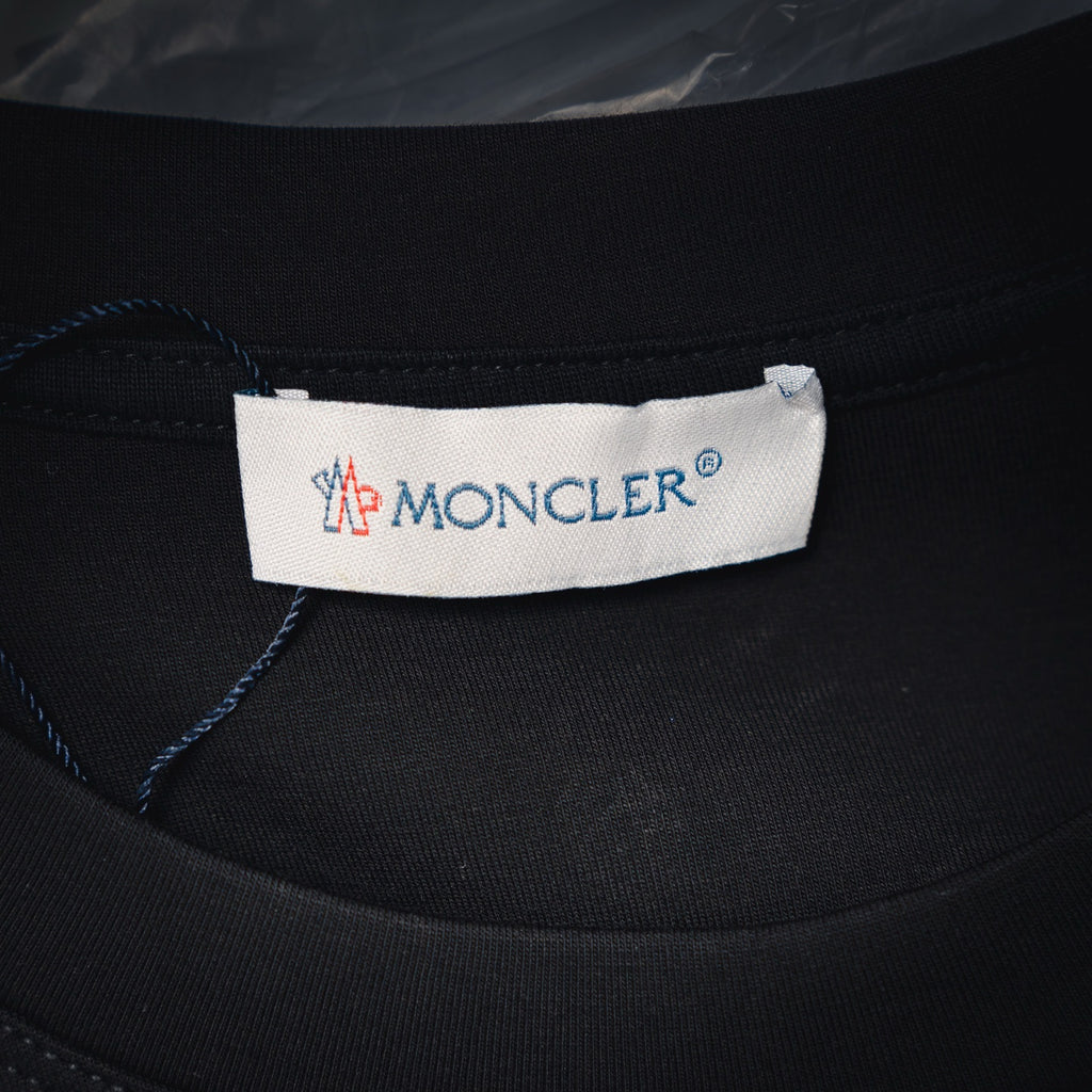 Mon 25fw embroidered sweatshirt