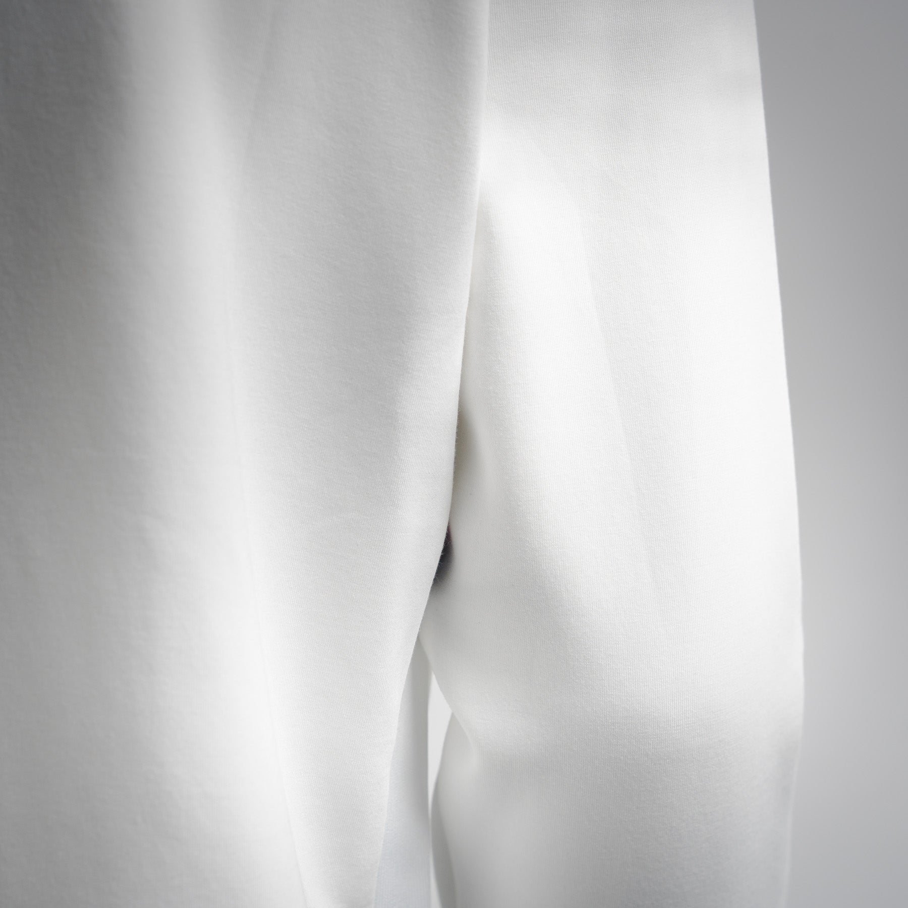 Mon 25fw embroidered sweatshirt